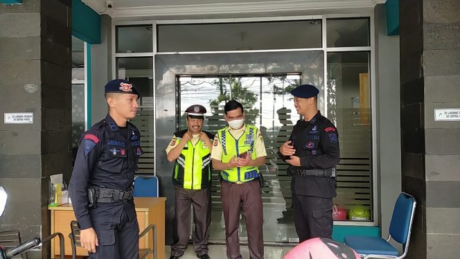 
					Patroli Obyek Vital Kantor PLN Brimob Jabar  Sampaikan Pesan Kamtibmas untuk Cegah Gangguan Kamtibmas 
