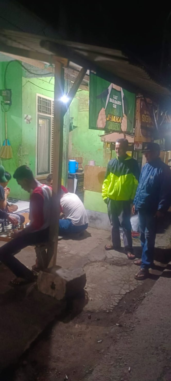 
					Polsek Tarogong Kidul Polres Garut Kontrol Siskamling Dalam Upaya Pencegahan Gangguan Kamtibmas