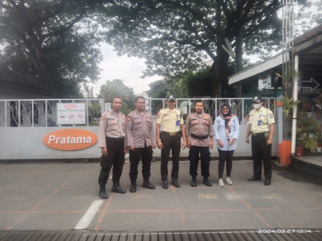 
					Unit Samapta Polsek Serpong Patroli dialogis di Pabrik Pratama Kelurahan Paku Alam Kecamatan Serpong Utara Tangsel