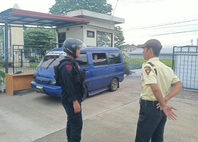 
					Brimob Jabar Sambangi Sor Ciateul, Ingatkan Personil Securty  Selalu Peka dan Responsif 