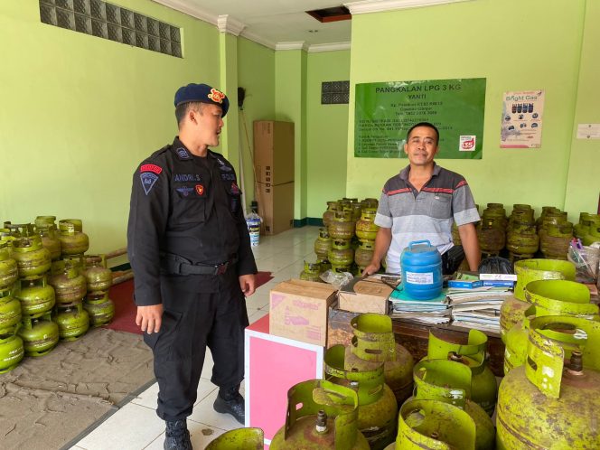 
					Brimob Jabar Laksanakan Patroli Harkamtibmas ke Agen Gas LPG