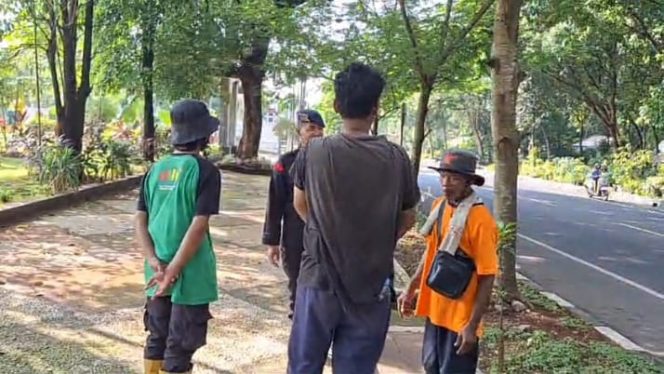 
					Patroli Dialogis Rutin kepada Petugas Lingkungan Tajug Gede Cilodong Purwakarta Demi Terjaganya Keamanan dan Kondusifitas Lingkungan  .