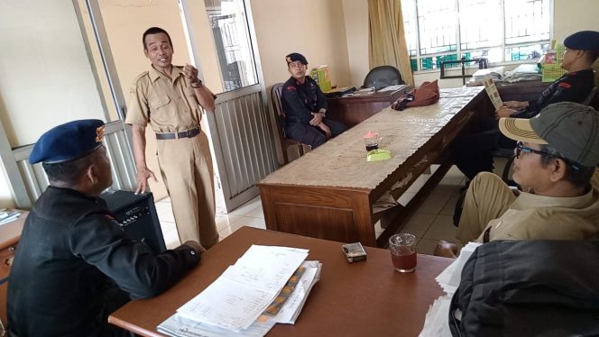 
					Brimob Jabar Laksanakan Patroli Harkamtibmas dan  Berikan Pesan-pesan Kamtibmas  di Balai Desa Winong 
