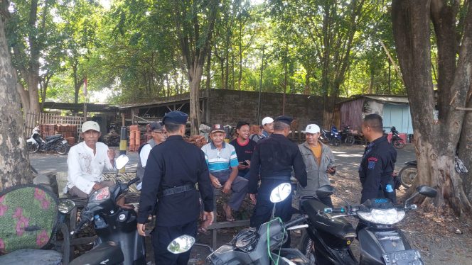 
					Brimob Sambang Kumpulan Warga dan Berikan Himbauan Tentang Harkamtibmas