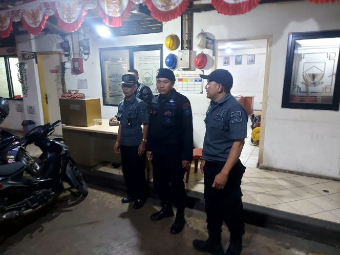 
					Patroli Pasar Tradisional, Brimob  Polda Kabar  Sampaikan Himbauan Kamtibmas 