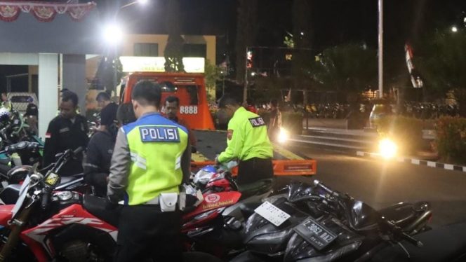 
					Ratusan Motor, Miras dan Narkoba Terjaring Dalam KRYD Polres Garut Semalam
