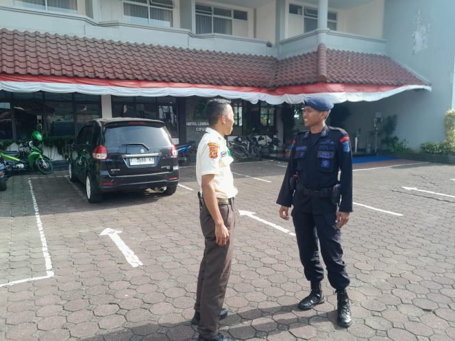 
					Ingatkan Kamtibmas, Brimob Polda Jabar Laksanakan Patroli Perhotelan 
