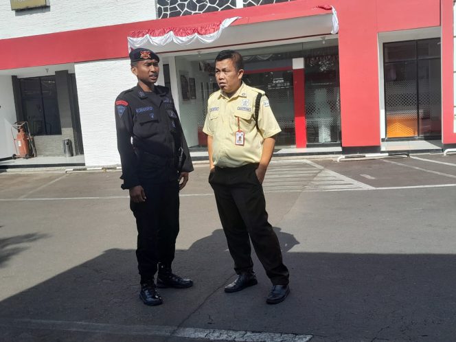 
					Antisipasi Gangguan Kamtibmas, Anggota Brimob Jabar Jabar Laksanakan Sambang dan Binluh Securty Telkom