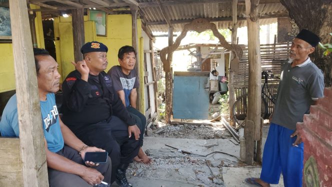 
					Brimob Sambang Kumpulan Warga dan Berikan Himbauan Tentang Harkamtibmas 