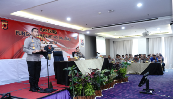 
					Waka Polda Jabar Buka Rakernis Fungsi Pengamanan Objek Vital (PAM OBVIT) Polda Jabar 2024
