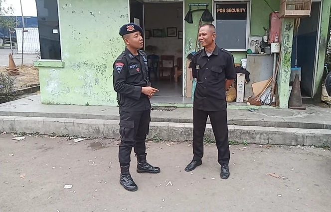 
					Brimob Jabar Lakukan Patroli Harkamtibmas kepada Securty Pasar Gaya 