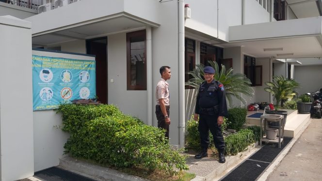 
					Brimob jabar lakukan Patroli Harkamtibmas di pabrik Textile