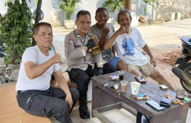 
					Silaturahmi dengan Warga, Bhabinkamtibmas Pondok Kacang Timur Serap Aspirasi
