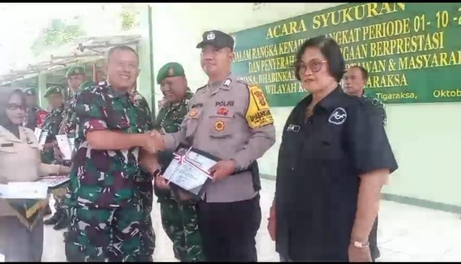 
					Bhabinkamtibmas Desa Caringin Terima Piagam Berprestasi, Kapolsek Legok Beri Apresiasi