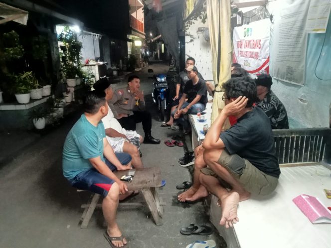
					Cegah Tawuran Pelajar, Bhabinkamtibmas Polsek Serpong Himbau Warga Kampung Kamurang Bawah