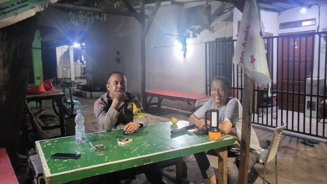 
					Jelang Pilkada, Bhabinkamtibmas Pastikan Keamanan Pondok Cabe Udik Melalui Cooling System Dini Hari