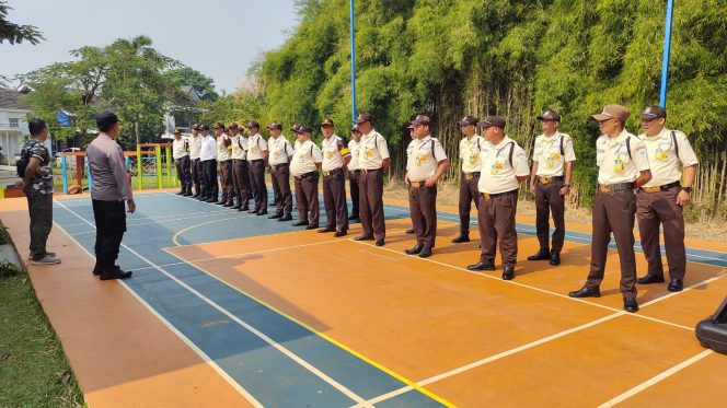 
					Jelang Pilkada Serentak 2024, Bhabinkamtibmas Kelurahan Rawabuntu Laksanakan Cooling System