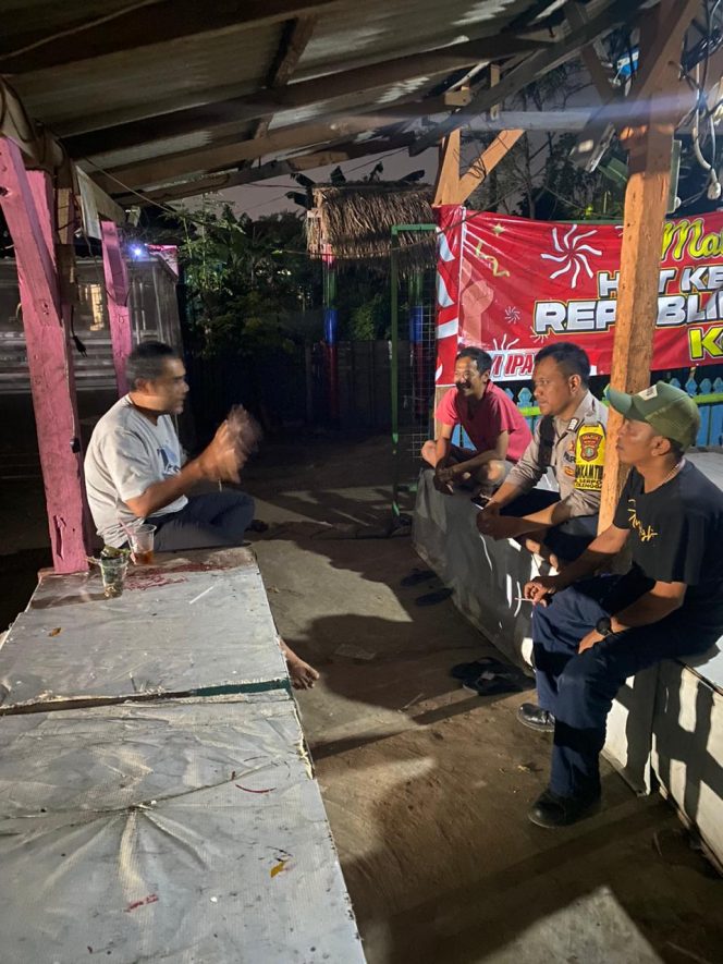 
					Door to Door: Langkah Positif Bhabinkamtibmas dalam Menjaga Keamanan Jelang Pilkada
