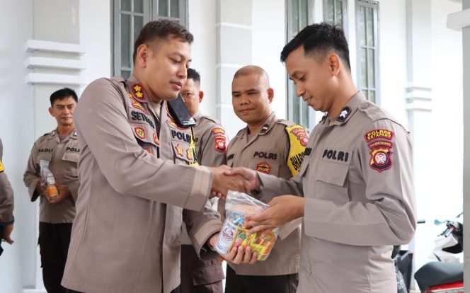 
					Kapolres Ketapang Cek Personil Pengamanan Kantor KPU Dan Bawaslu