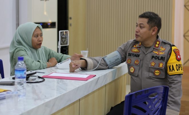 
					Peringati Hari Jadi Humas Polri Ke-73, Polres Ketapang Gelar Donor Darah