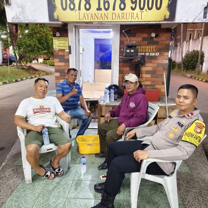 
					Jelang Pilkada, Bhabinkamtibmas Sampaikan Pesan Kamtibmas di Pakulonan Barat