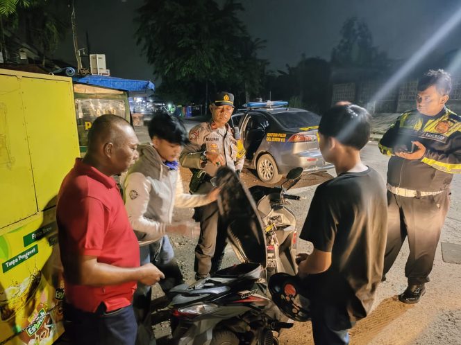 
					Antisipasi Tawuran, Polsek Cisauk Periksa Sekelompok Pemuda di Pintu Masuk Perumnas