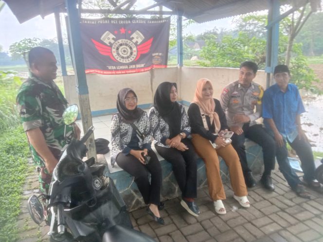 
					Jelang Pilkada 2024, Bhabinkamtibmas Polsek Legok Intensifkan Sambang ke Warga