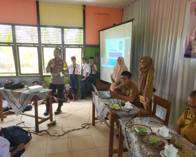 
					Cegah Bullying Dan Kenakalan Remaja, Kapolsek Matan Hilir Utara Kunjungi SLTPN 04 Matan Hilir Utara