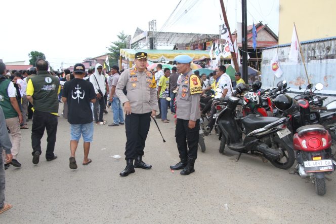 
					Turun Langsung Pimpin Anggotanya di Lapangan, Kapolres Ketapang Pastikan Kampanye Paslon 01 dan Paslon 03 Berjalan Lancar