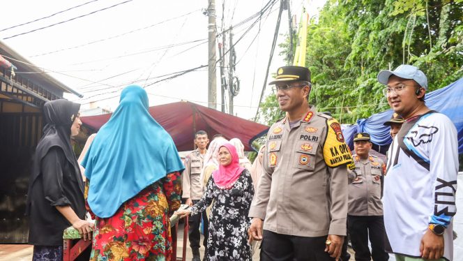 
					Pastikan Pilkada 2024 berjalan lancar, Kapolres Metro Jakarta Timur kontrol TPS di Cakung Jakarta Timur