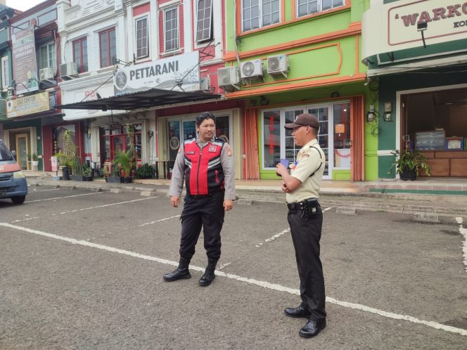 
					Unit Samapta Polsek Serpong Lakukan Patroli Rutin di Ruko Golden Vienna Antisipasi Kejahatan