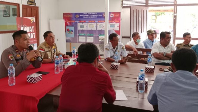 
					Cegah Aktivitas Penambangan Tanpa Izin, Kapolsek Nanga Tayap : Kami Sudah Lakukan Sosialisasi Dan Upaya Penertiban