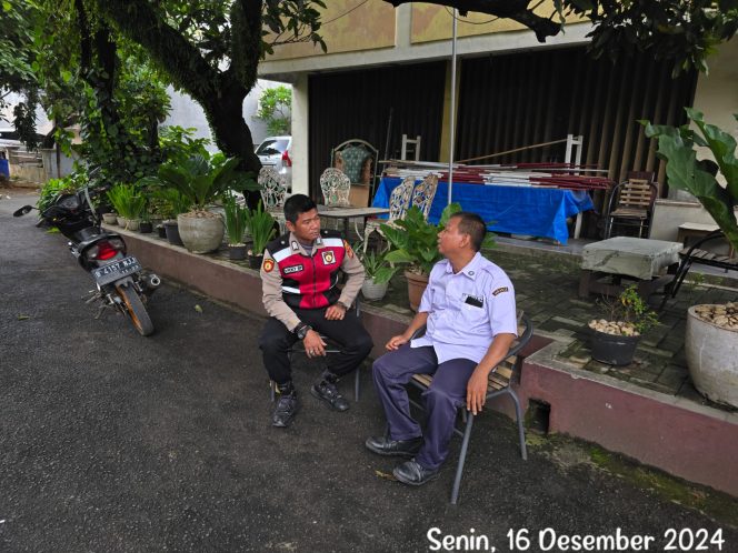 
					Sat Samapta Polsek Kelapa Dua Laksanakan Patroli Sambang, Antisipasi Gangguan Kamtibmas