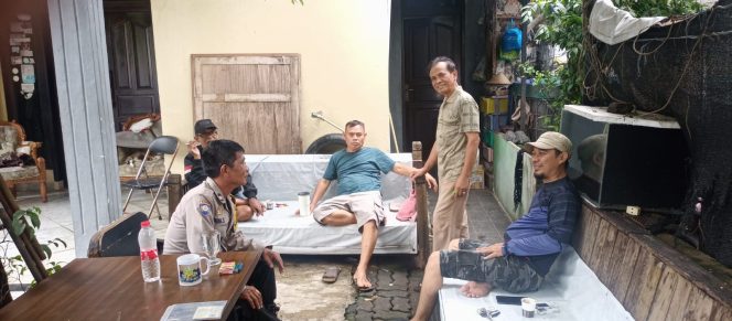 
					Bhabinkamtibmas Rempoa Sambangi Warga, Ajak Jaga Keamanan Lingkungan
