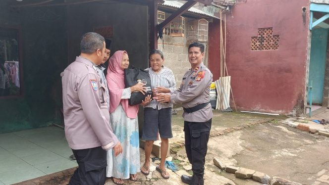 
					Polsek Legok Berbagi: Aksi Peduli Polri untuk Masyarakat Desa Legok