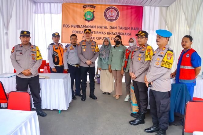 
					Sukseskan Ops Lilin, Kapolres Tangsel Tinjau Langsung Pospam dan Posyan di Wilkum Tangsel
