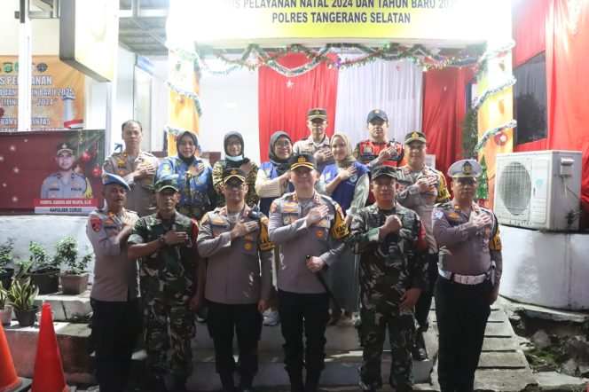 
					Nataru 2024, Kapolres Tangsel Cek Pengamanan di Posyan Bitung dan Pospam Legok Permai