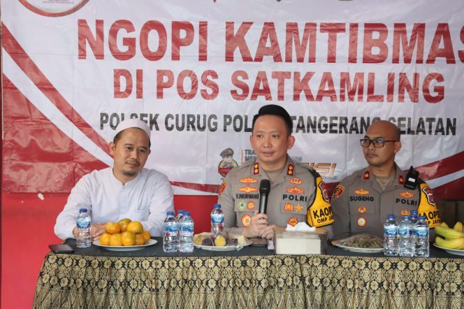 
					Ngopi Kamtibmas Dengan Warga Kp. Pasirandu, Kapolres Tangsel Pesan Jaga Kerukunan dan Keamanan Lingkungan