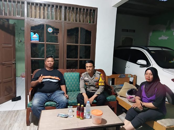 
					Bhabinkamtibmas Kelurahan Binong Tingkatkan Keamanan Lewat Sambang Warga