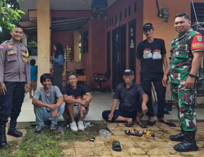 
					Bhabinkamtibmas dan Babinsa Sambangi Warga Pabuaran