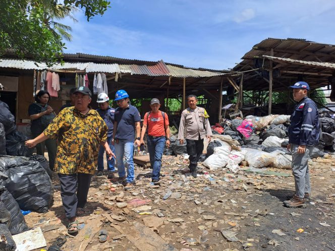 
					Bhabinkamtibmas Pondok Benda Dampingi Pengaduan Warga Terkait Pembuangan Sampah