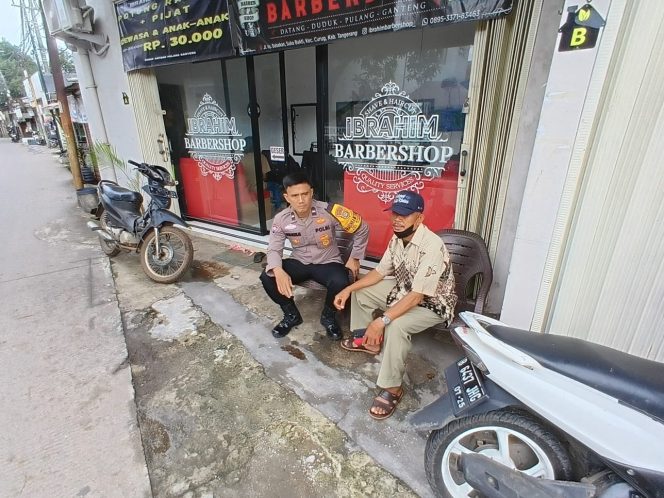 
					Bhabinkamtibmas Binong, Sampaikan Pesan Kamtibmas kepada Ketua RW