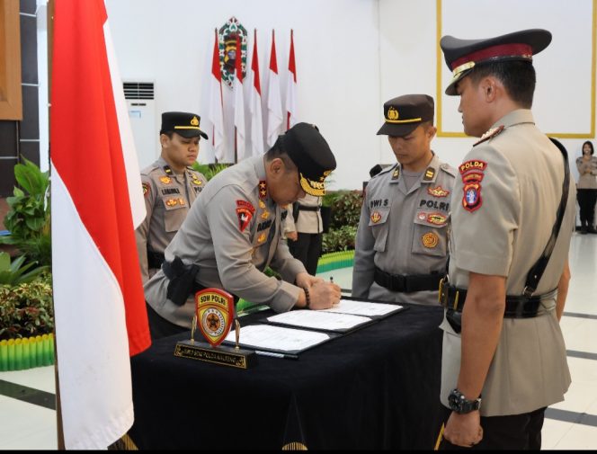 
					Sertijab Dipimpin Kapolda Kalteng, Jabatan Dirintelkam, Dirpolairud dan 4 Kapolres Resmi Berganti