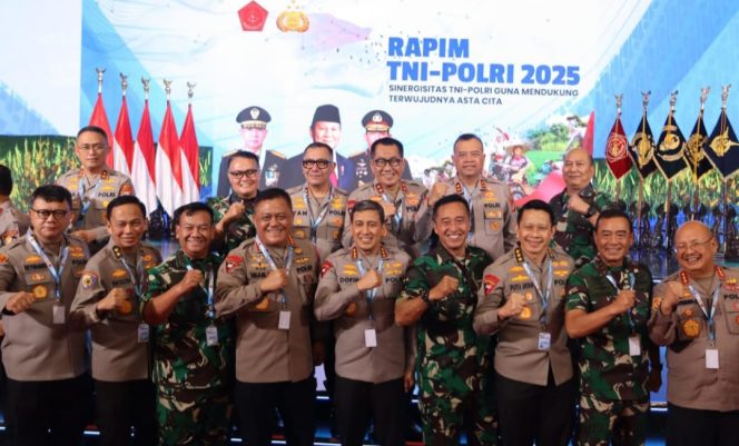 
					Kapolda Kalteng Ikuti Rapim TNI-Polri di Jakarta, Presiden Prabowo dan Kapolri Sampaikan Pesan Penting