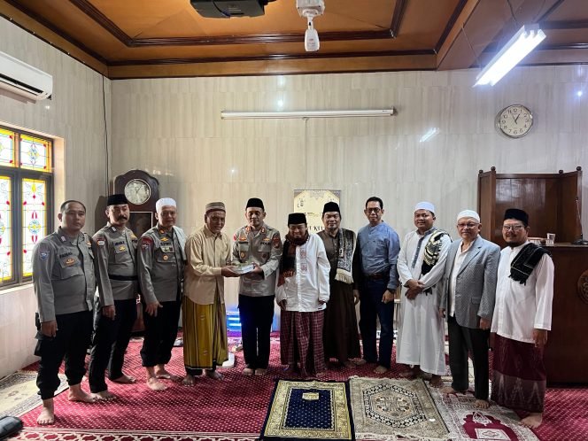 
					Ditbinmas Polda Metro Jaya Gelar Jumat Keliling di Masjid Ar Rahmah, Ajak Warga Jaga Kamtibmas