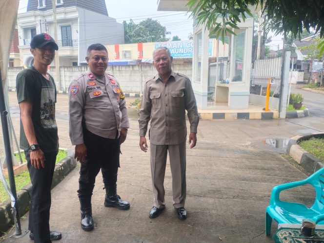 
					Bhabinkamtibmas Kelurahan Bambu Apus Melaksanakan Sambang di Jl. Griya Jakarta