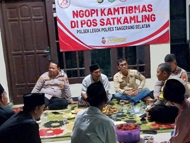 
					Ngopi Kamtibmas di Pos Satkamling Rancagong, Polsek Legok Ajak Warga Tingkatkan Keamanan Lingkungan