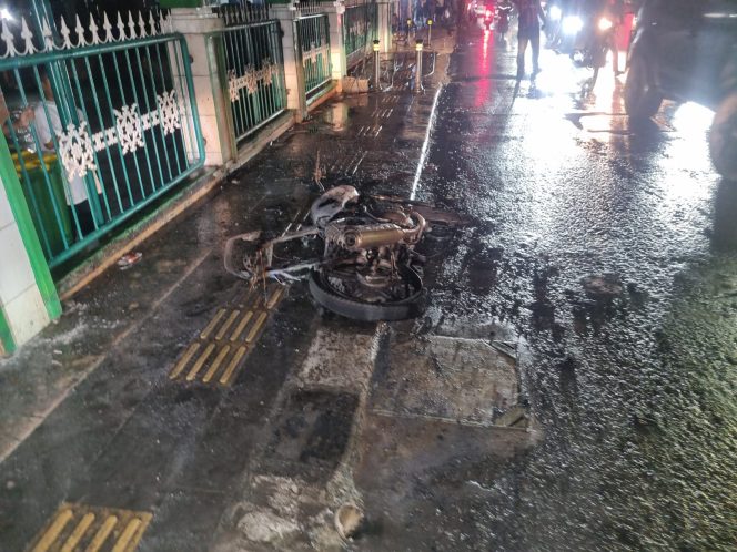 
					Motor Terbakar di Ciputat Timur, Diduga Akibat Korsleting Listrik