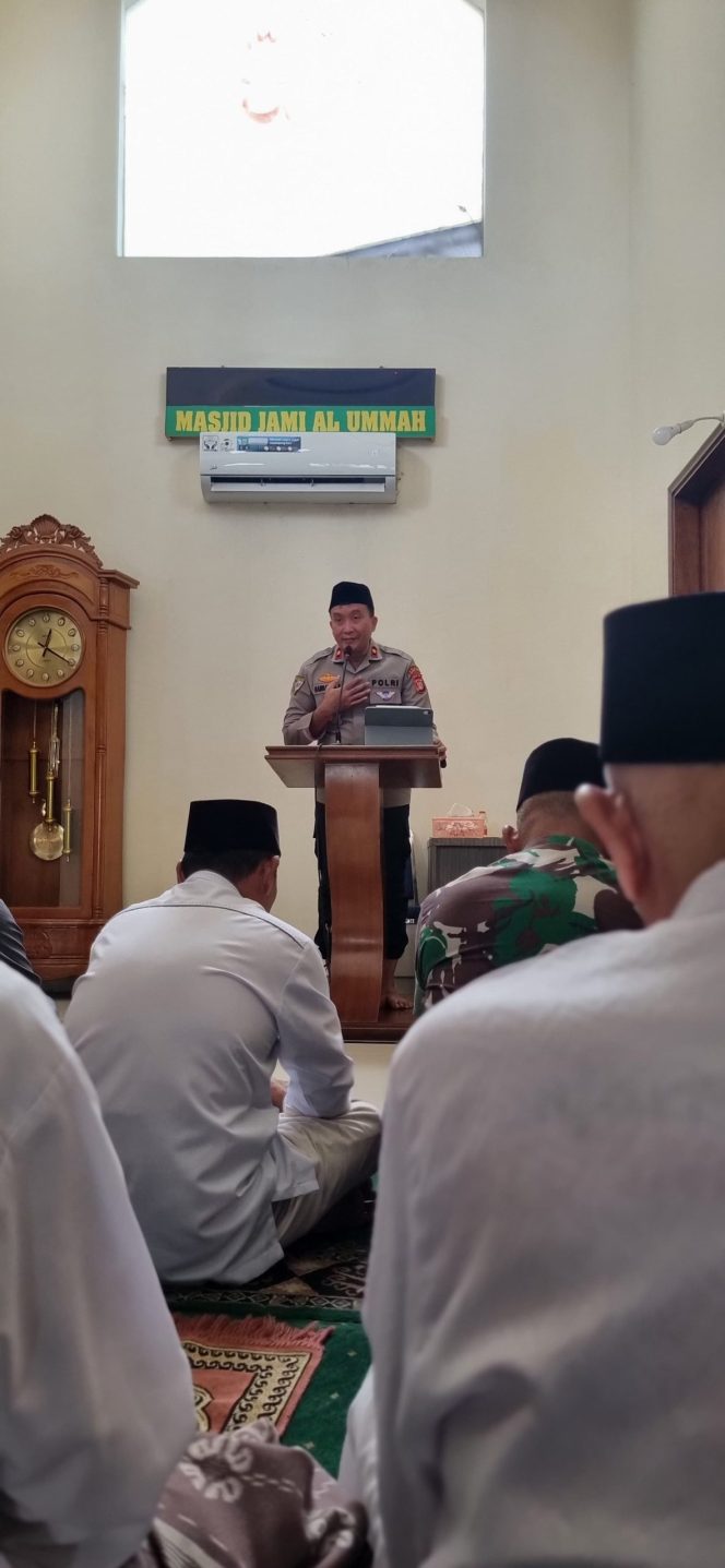 
					Sholat Jum’at Keliling, Upaya Kapolsek Ciputat Timur Jaga Kamtibmas