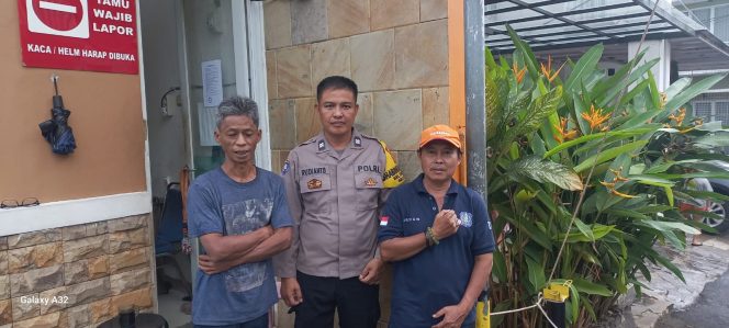 
					Bhabinkamtibmas Polsek Ciputat Timur Ajak Warga Jaga Kamtibmas dan Serahkan Sajam Secara Sukarela